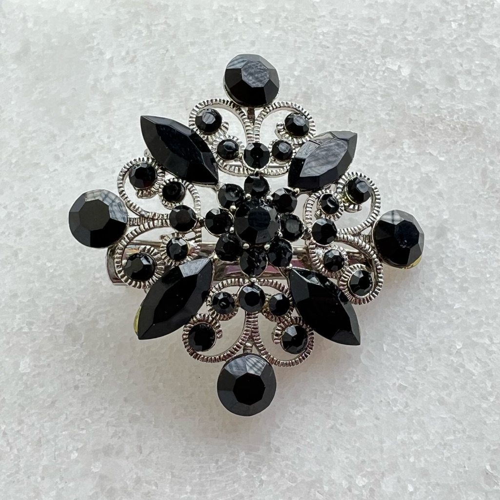 Black Gem Silver Floral Design Cara Brooch/Barrette